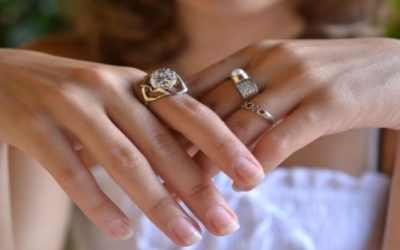 Elegant Jewelry: 3 Advantages of Shopping for Wedding Rings in Chicago